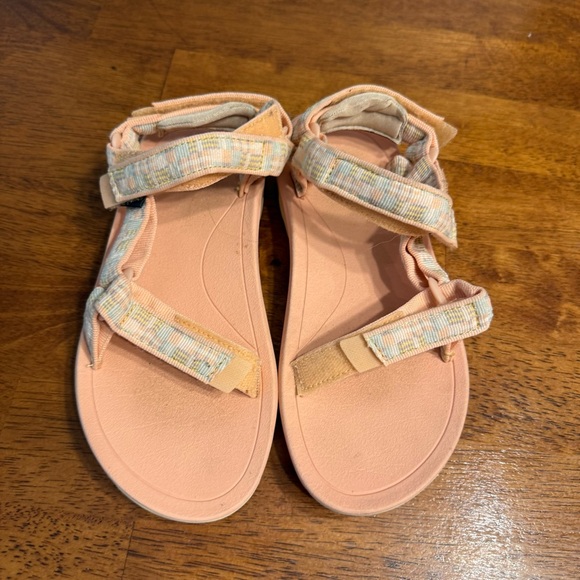 Teva Peach and Beige Sandals girls size 2 - Picture 5 of 10